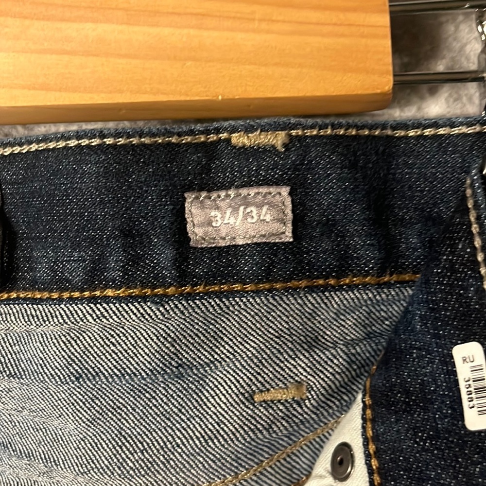Men’s Ariat jeans.    34/34